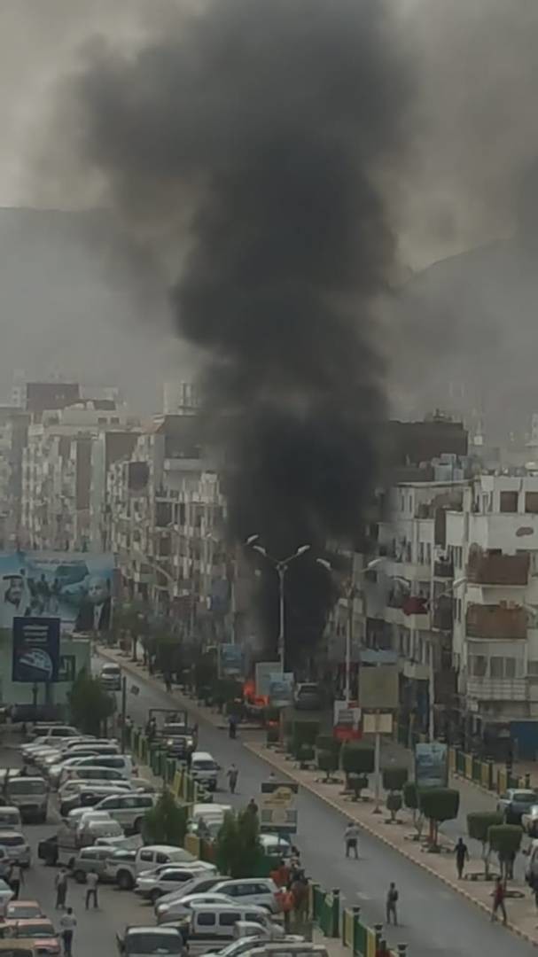 انفجار سيارة مفخخة بمديرية المعلا في عدن