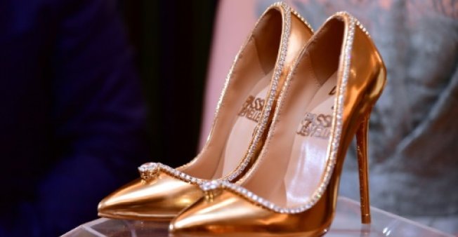 فندق في دبي يعرض أغلى حذاء في العالم للبيع  بسعر 17 مليون دولار