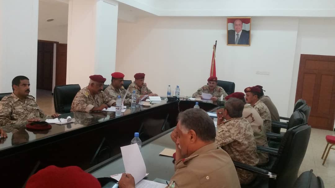 قيادة وزارة الدفاع تناقش التجهيزات لاستقبال الدفعة الجديدة لطلاب الكلية العسكرية وتتخد عدد من الإجراءات والضوابط