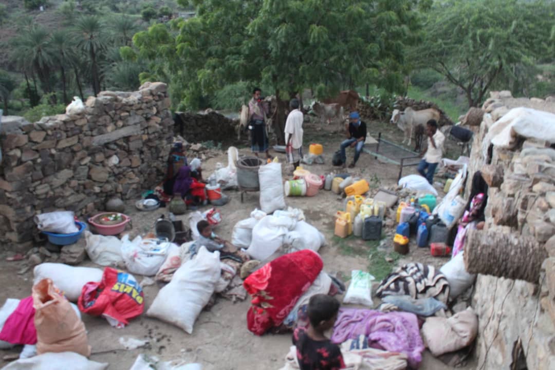 مليشيا الحوثي تهجر(45) أسرة من قرية الكدمة غرب تعز