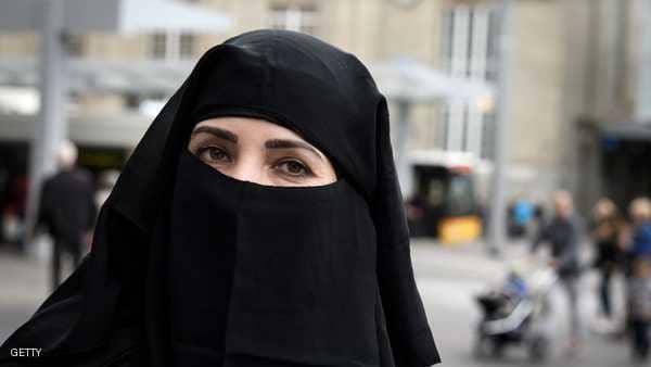 الجزائر تمنع ارتداء النقاب بالمرافق العامة 