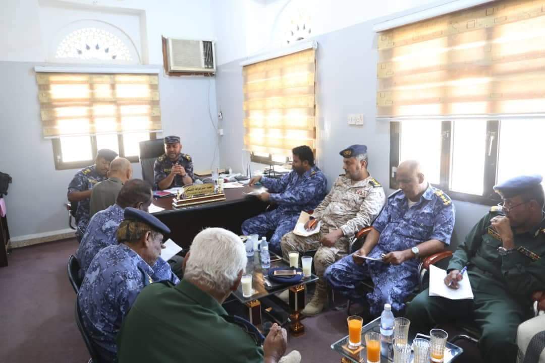 مدير الأمن يعقد اجتماع موسعا مع مدراء أمن مديريات ساحل حضرموت