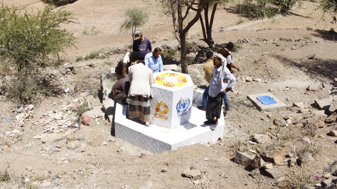 منظمة كير العالميه  تسلم أول مشروع مياه للأهالي بجحاف الضالع