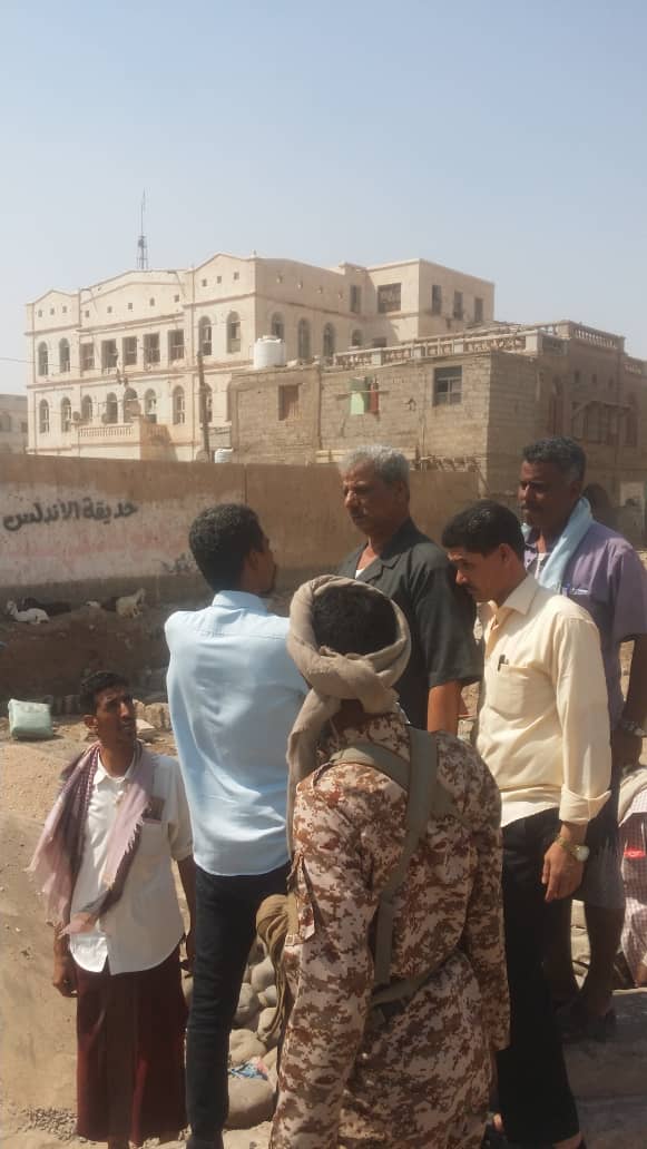 محافظ لحج يتفقد مشروع ترميم حديقة قصر السلطان في مديرية الحوطة
