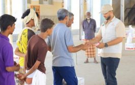 الهلال الاحمر الاماراتي يوزع مساعدات اغاثية ل1000 أسرة من اهلالي عريش عدن