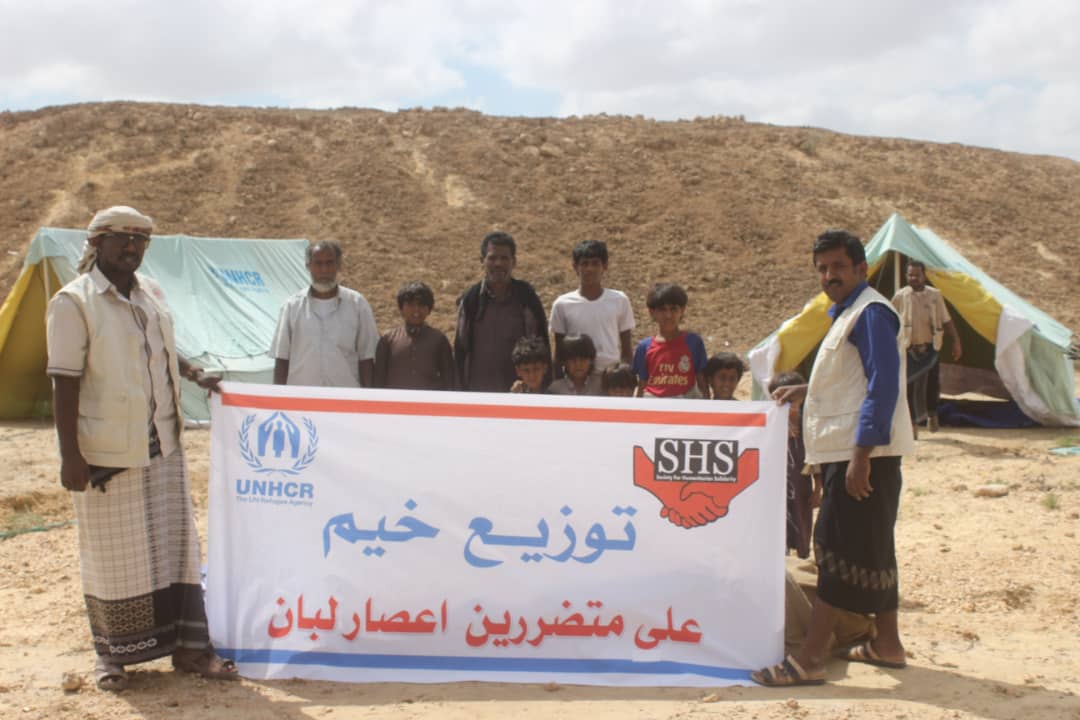 جمعية التكافل الانساني تدشن توزيع الخيام على متضرري اعصار لبان بمحافظة المهرة