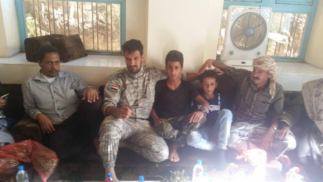 الربيعي وعدداً من قيادات الحزام الأمني يؤدون واجب العزاء في مسقط رأس الشهيد اليزيدي
