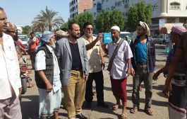 مدير عام البريقة يقود حملة لإزالة البسطات العشوائية والباعة المتجولين في الشارع العام للمديرية