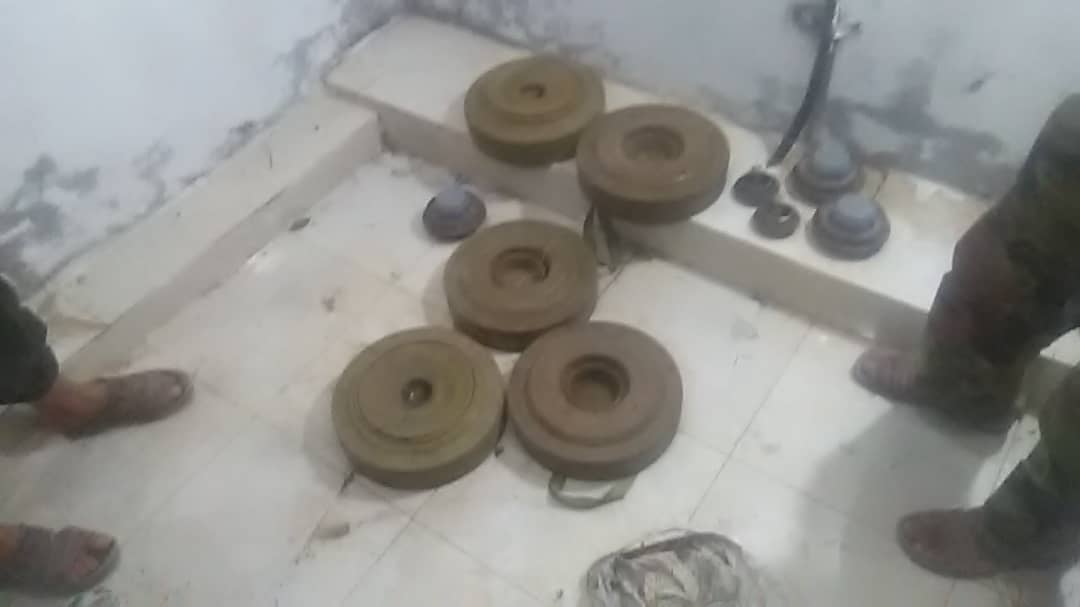 لحج : القبض على عصابة أجرامية مسلحة بحوزتها متفجرات وألغام (عبوات ناسفة)