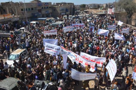 للمطالبة باستكمال التحرير ٠٠ مسيرة حاشدة في حجرية تعز