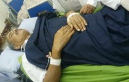 اول صورة للدكتور الشعيبي رئيس جامعة تعز بعد اصابته في محاولة اغتيال فاشلة