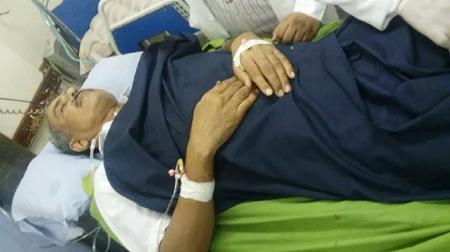 اول صورة للدكتور الشعيبي رئيس جامعة تعز بعد اصابته في محاولة اغتيال فاشلة