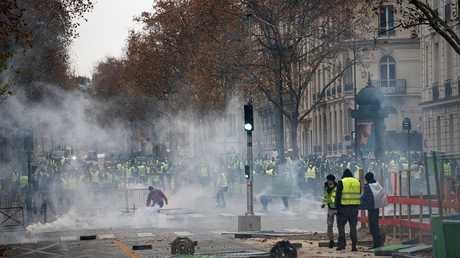 ارتفاع عدد  جرحى ومعتقلي السترات الصفراء وشرطة باريس الى 22 جريح بينهم 6 من افراد الشرطة وصحفيان و 122 معتقل