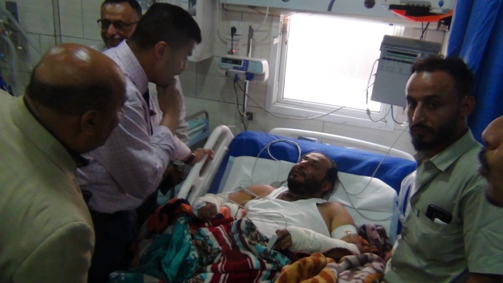 محافظ عدن يطمئن على صحة المرضى بمستشفى النقيب