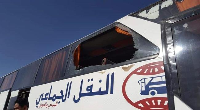 قتلى وجرحى في استهداف حافلة نقل جماعي في محافظة البيضاء