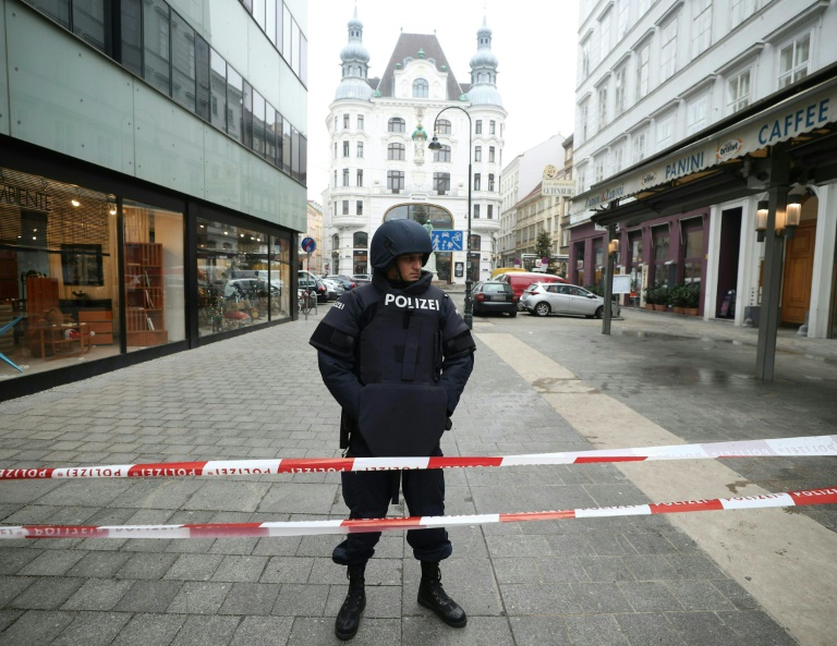 مقتل شخص وإصابة أخر في إطلاق نار في وسط فيينا