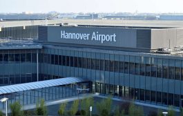 مدمن مخدرات يقتحم بسيارته مدرج مطار هانوفر في ألمانيا