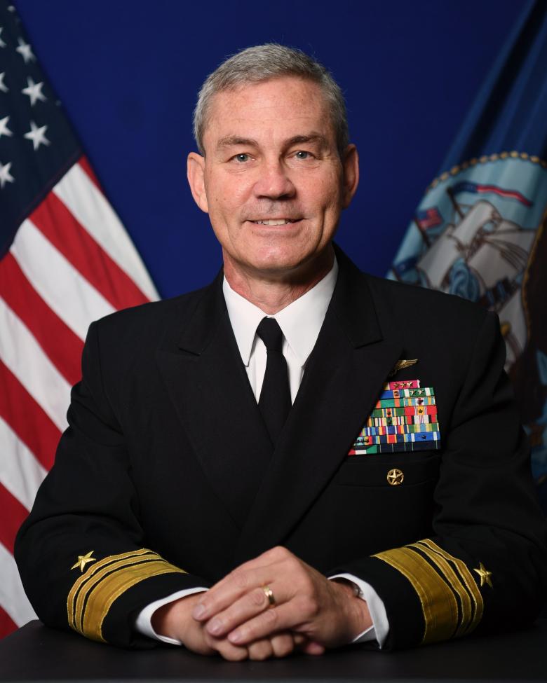 العثور على قائد البحرية الأمريكية في الشرق الأوسط ميتا