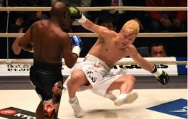 الملاكم الامريكي فلويد يسقط خصمه الياباني بضربة فنية قاضية بعد دقيقتين من بدء النزال