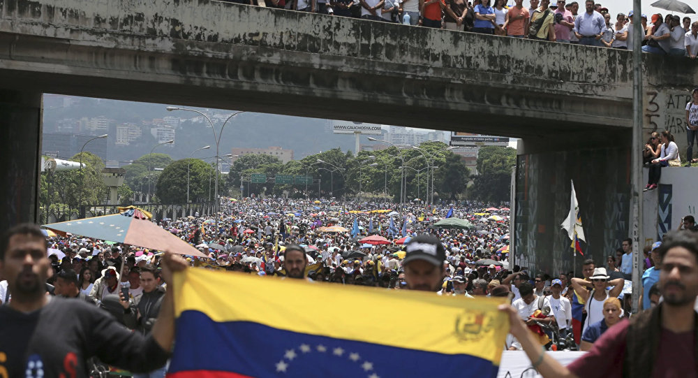 الأمم المتحدة: أكثر من 40 قتيلا و850 معتقلا خلال أحداث العنف في فنزويلا