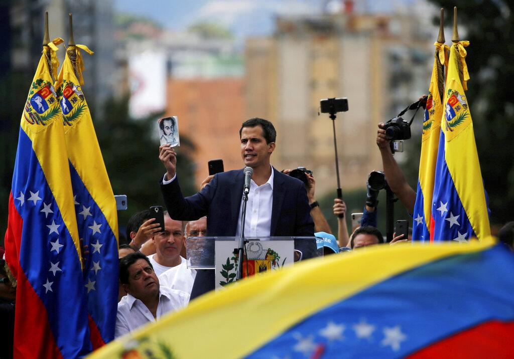 فنزويلا: زعيم المعارضة بفنزويلا يعلن نفسه 