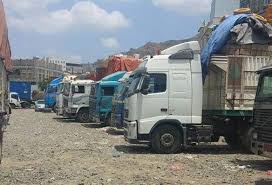 تتبع برنامج الغذاء العالمي : مليشيا الحوثي تحتجز 72 شاحنة اغاثية