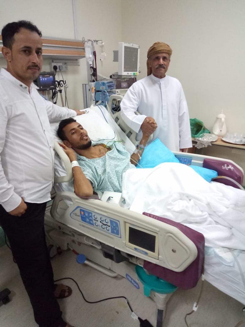 اللواء هيثم قاسم طاهر يقوم بزياره الجريح النوبي في مستشفى زايد بابوظبي