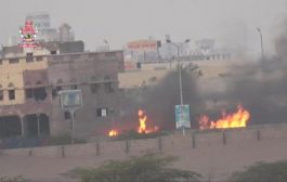 قصف مليشيات الحوثي يتسبب باندلاع حرق هائل في شركة تحارية بمدينة الحديدة