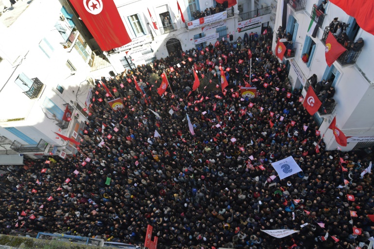 اتحاد العمال في تونس يدعو إلى إضراب عام ليومين في القطاع الحكومي