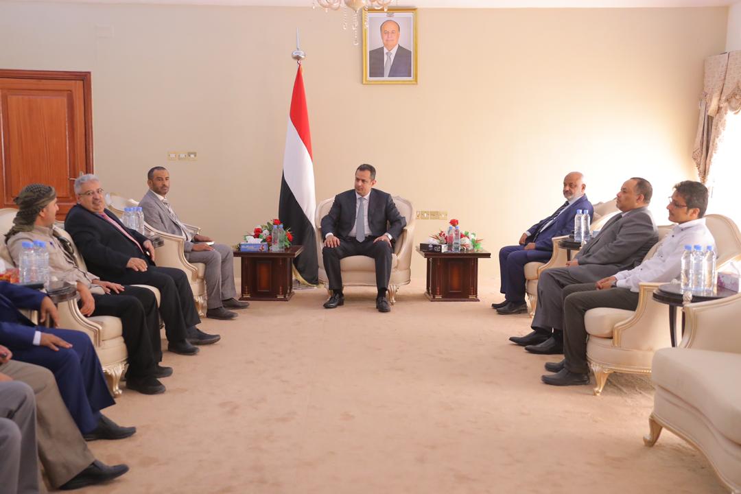 رئيس الوزراء يطلع على جهود لجنة إعادة الانتشار في الحديدة