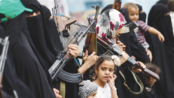 صحيفة سعودية: الحوثي يزج بنساء وأطفال اليمن في جبهات الموت