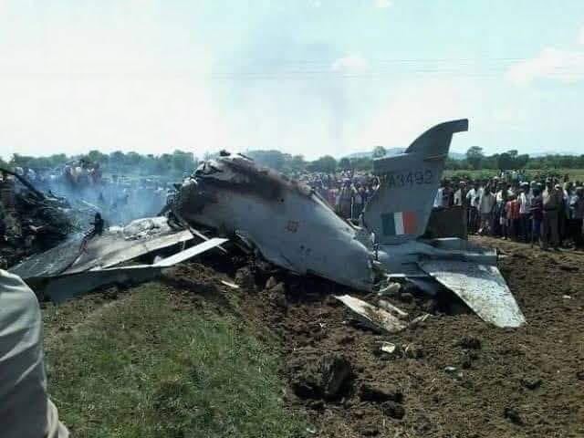 باكستان تسقط مقاتلتين هنديتين وتعرض مقتنيات لطيارين 