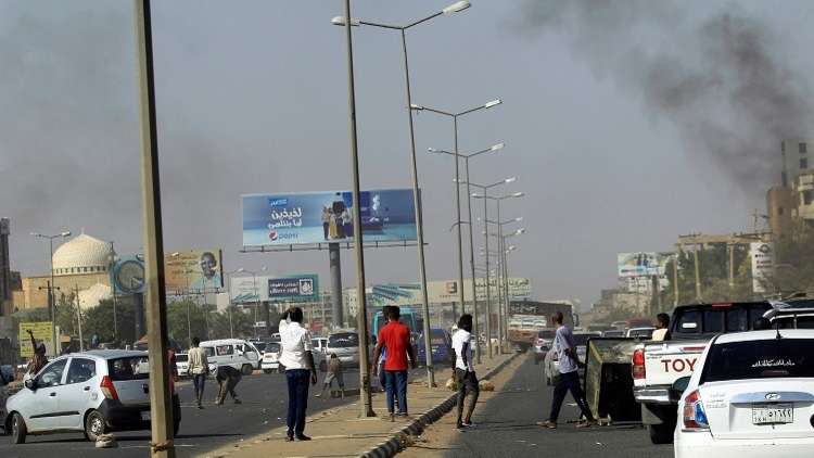 السودان.. المتظاهرون يسيرون نحو القصر في العاصمة الخرطوم