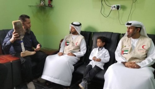 ممثلا الهلال الأحمر الإماراتي يزور مركز الأطراف الصناعية بعدن