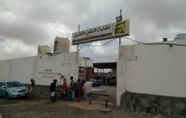 بعد مطالبات استمرت لعام كامل..سائقوا النقل الثقيل ينفذون اضراب جزئي في محافظة عدن