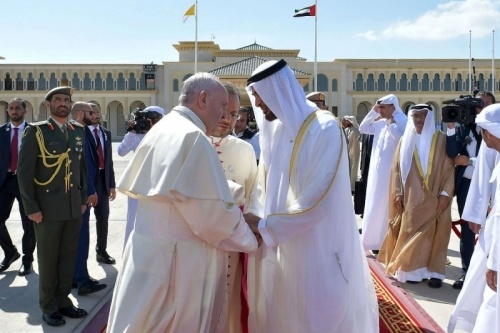 الدبلوماسية الإماراتية.. زخم من الفعاليات الكبرى يحوّل الإمارات إلى مركز إقليمي ودولي