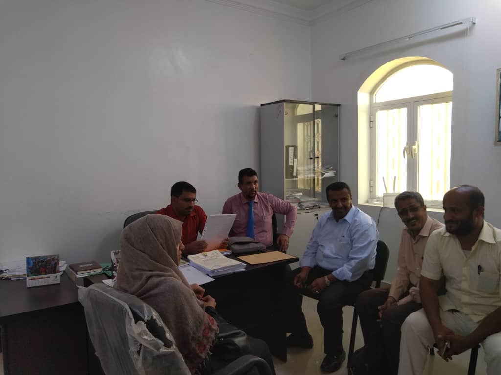 مدير عام ردفان يلتقي بمسؤولين في وزارة الصحة بالعاصمة عدن