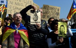 اضراب وقطع الطرقات في كاتالونيا احتجاجا على محاكمة انفصاليين