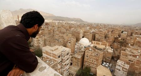 مليشيات الحوثي تؤجر مئذنة مسجد تاريخي بصنعاء القديمة لأحد تجار الأقمشة