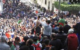 بوتفليقة يشرع بإجراءات الترشح والمعارضة تدعو للتظاهر