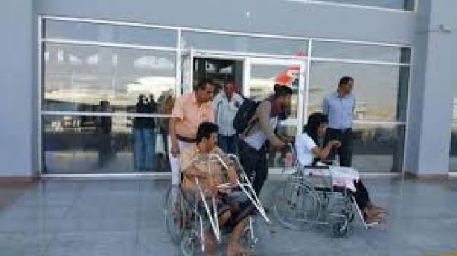62 جريح يغادرون مطار عدن إلى الهند لتلقي العلاج على نفقة الهلال الأحمر الإماراتي