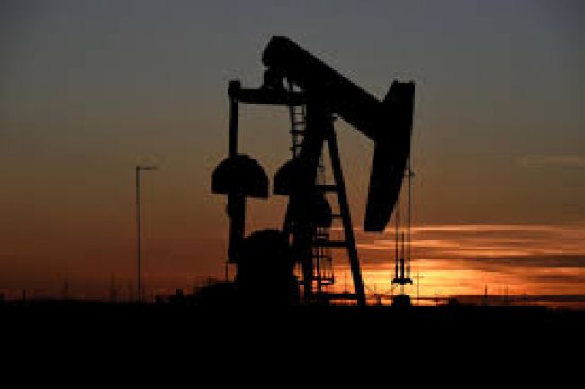 أسعار النفط متباينة ومخاوف الطلب تلقي بظلالها على التوقعات