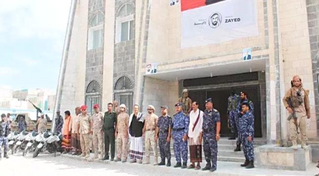السلطات الأمنية في سقطرى تشيد بجهود “خليفة الإنسانية” لدعم قطاع الأمن