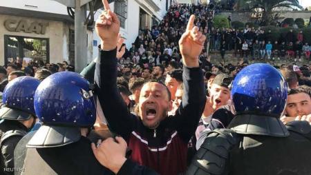 الجزائر : اندلاع مواجهات مسلحة في قصر الرئاسة