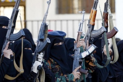 الميليشيات الحوثية تجند 4 آلاف «زينبية» في كتائبها النسائية