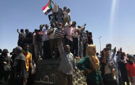 متظاهرون أمام القيادة العامة للجيش السوداني للمرة الأولى