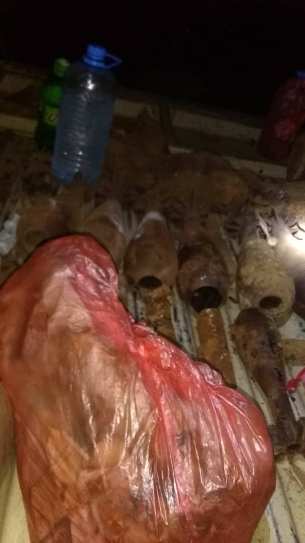 قطاع جعار  بحزام  ابين يعثر على مخازن للعبوات  والقذائف الناسفة بمزرعة في جعار