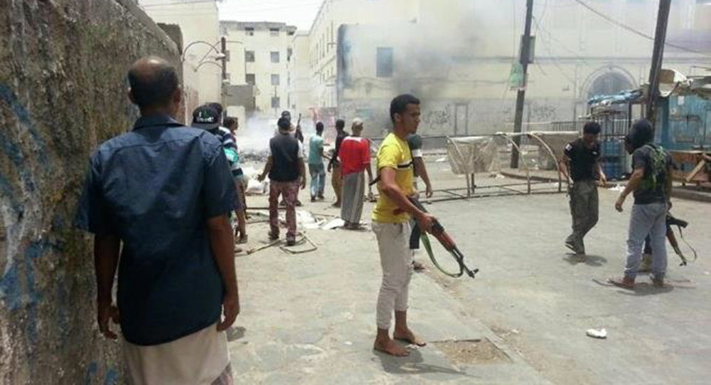 اشتباكات مسلحة إثر نزاع على أراضي سكنية غربي عدن