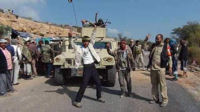 القوات الحكومية والمقاومة المشتركة تأسر قيادياً حوثياً وتكسر هجوماً بمريس الضالع