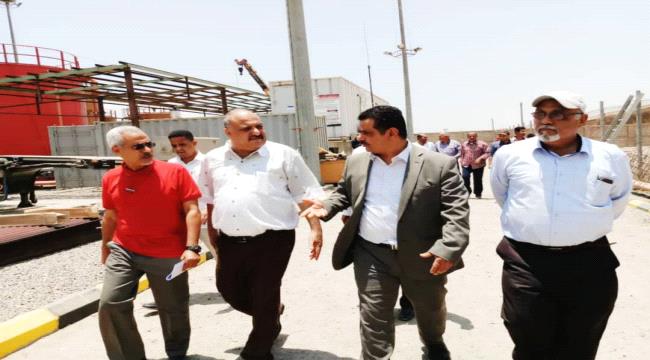 وزير الكهرباء يتفقد محطات التوليد بعدن